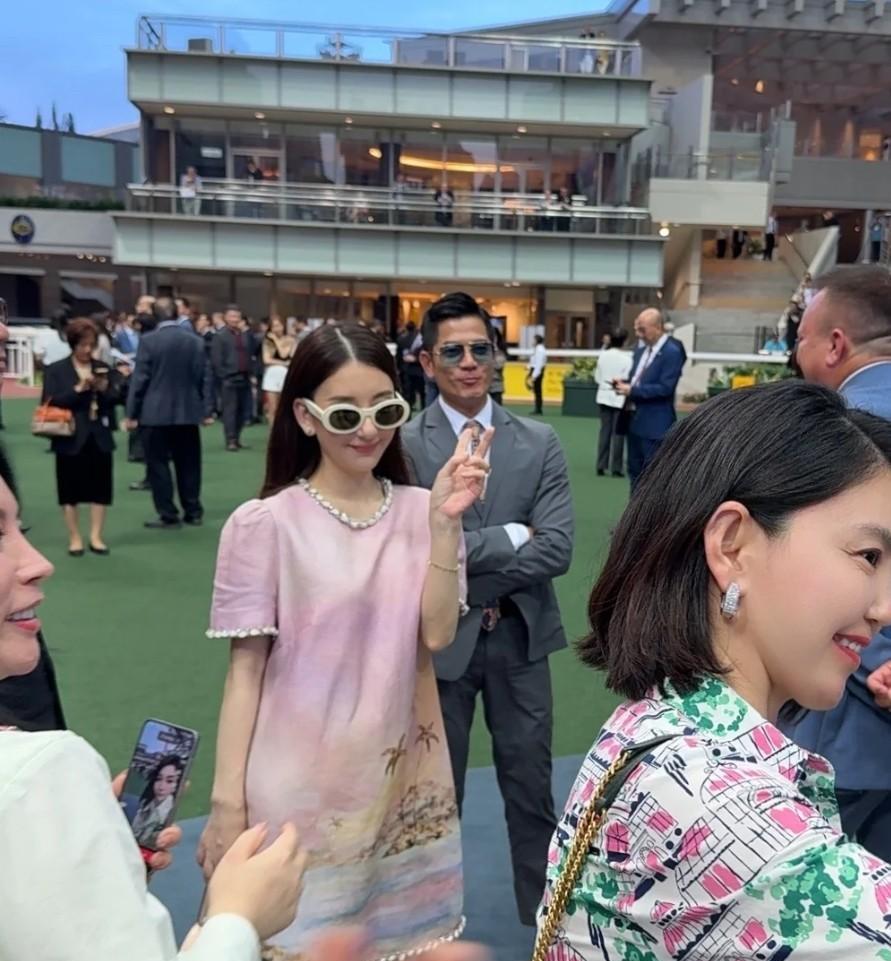 我觉得方媛就是把郭富城当老板对待的，小美算是和郭同级别的领导了。而且方媛够聪明