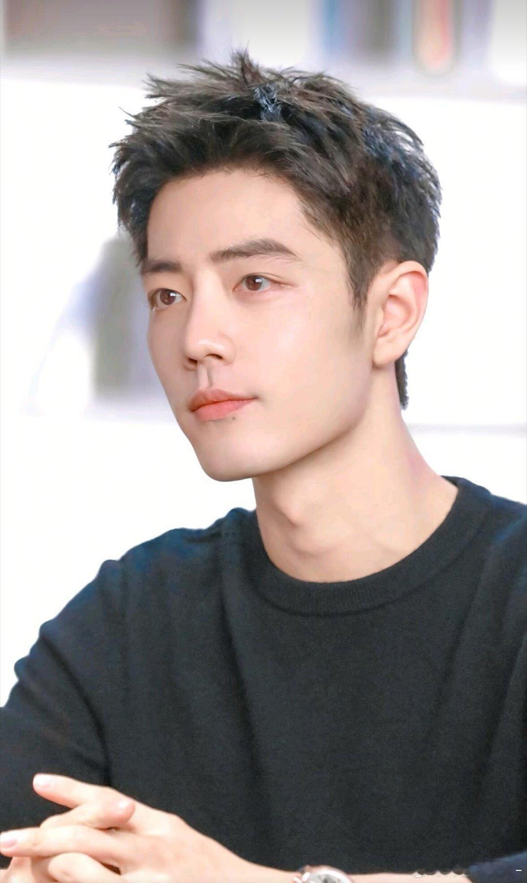 卧槽谁懂，，，短头发的肖战也好漂亮