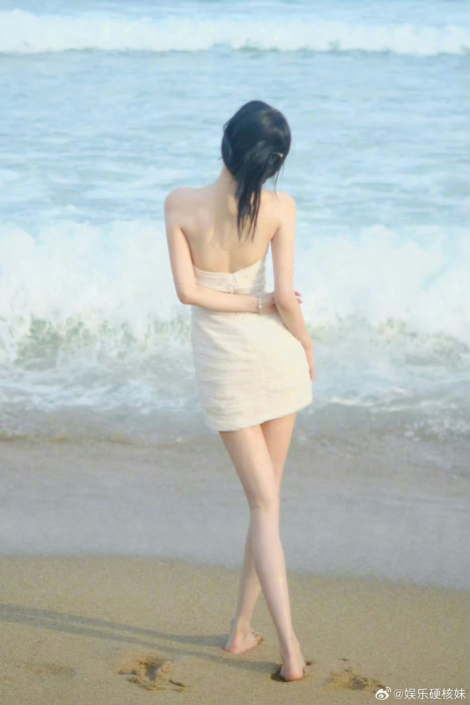 孙怡是娱乐圈有名的腿精，那双大长腿太太太太太吸睛了！完全女团颜值，期待成团孙怡女