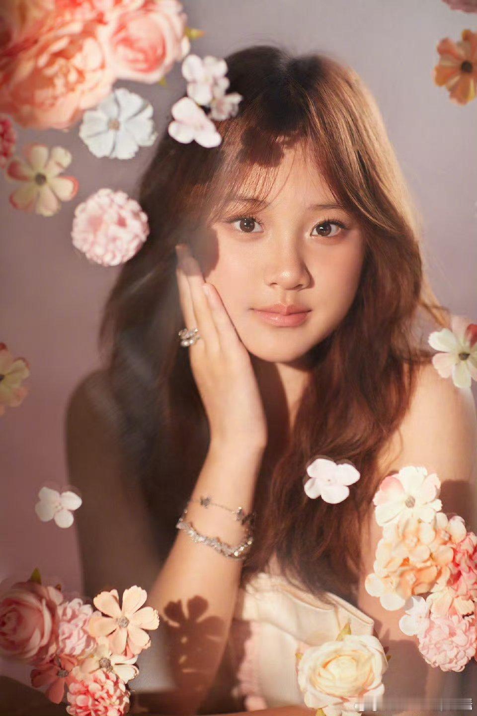 甜馨和李小璐合照生日大片，长成大姑娘了。甜馨李小璐生日照​​​