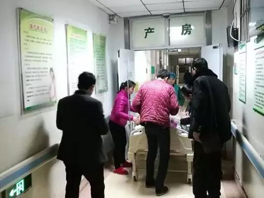 90后孕妇生下龙凤胎却不幸离世, 老公给孩子取的名字让人泪流满面