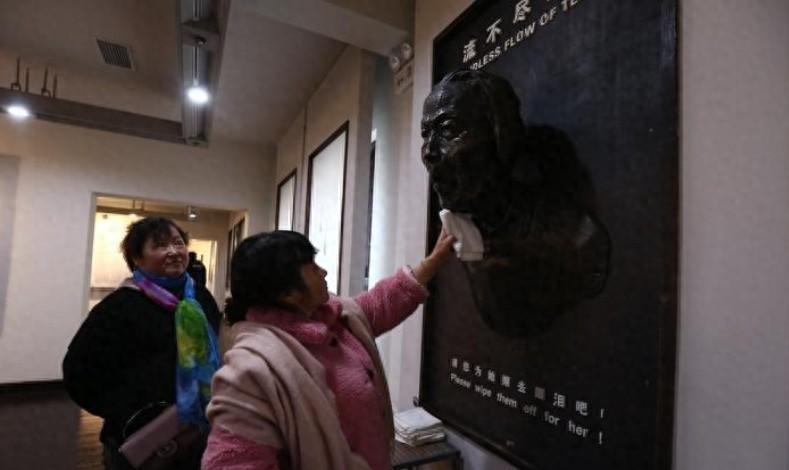 美丽的她在抗战期间遭日本军官霸占长达五年，连生理期都承受非人待遇，这段经历令人痛
