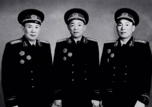 红25军出了两位开国上将，一位相貌不敢恭维，或者说是其貌不扬，打仗却很厉害，人称