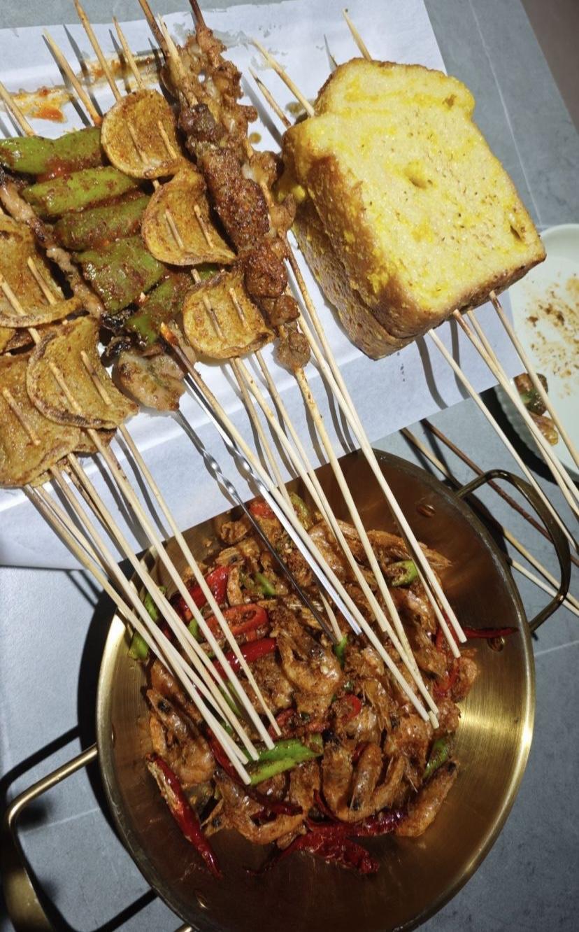 冷冷的天气，吃个麻辣香锅，加上串串，真的很惬意