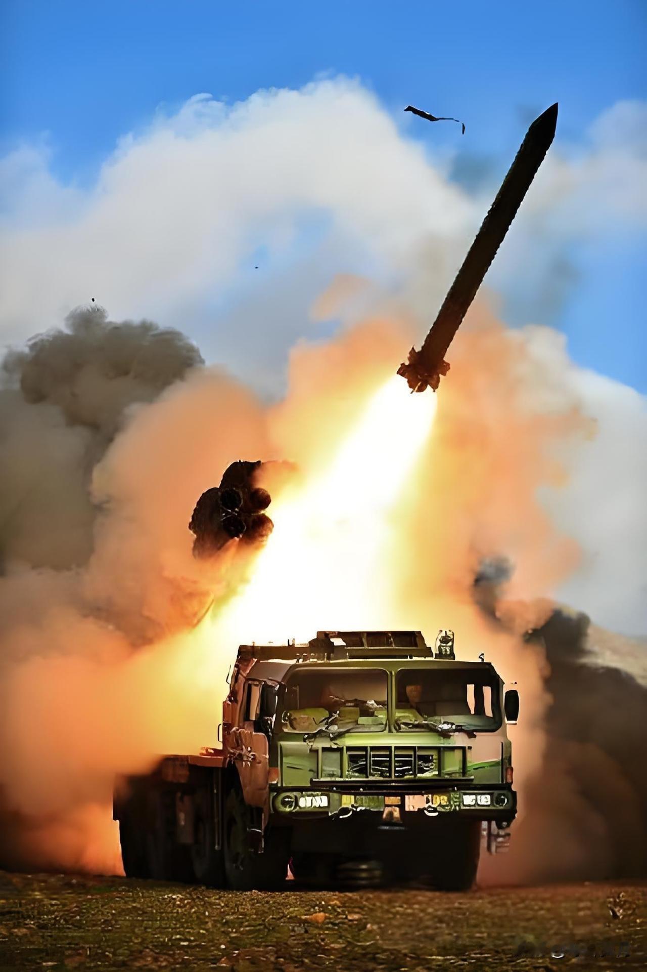 中国远程火箭炮，与美国海马斯相比，具备三大优势!1，中国最新PHL191远程火