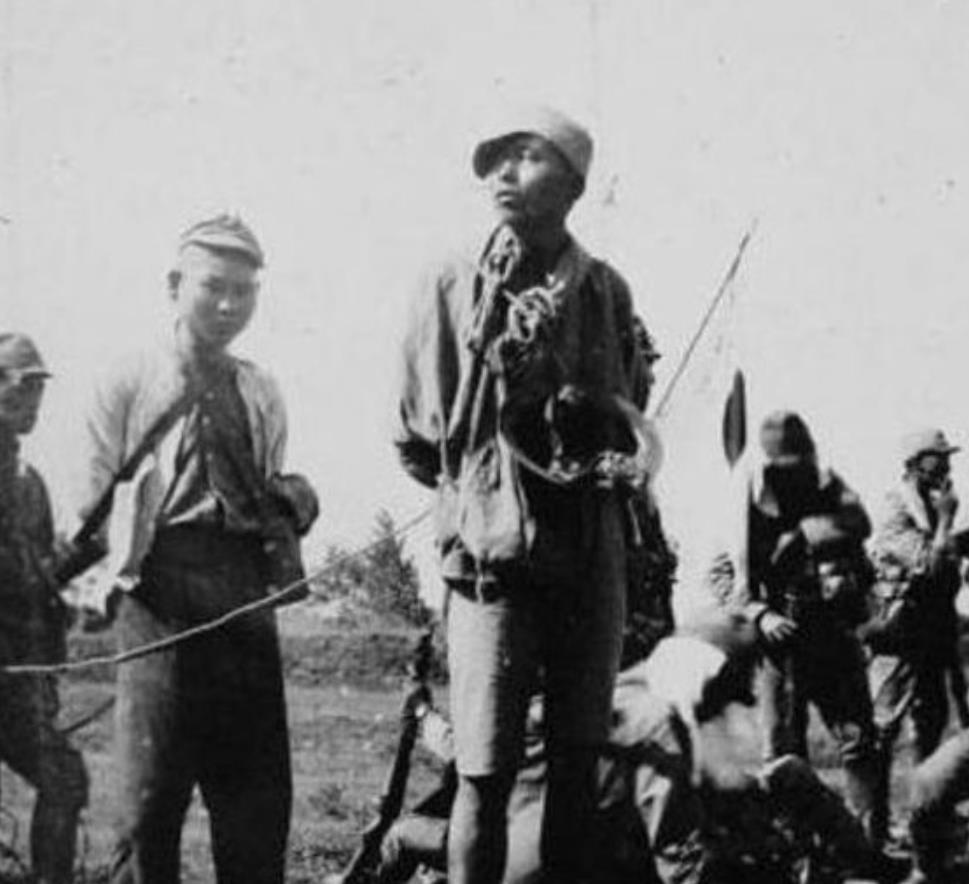 1943年，国民党军第29军步兵4师少校机枪营长对日作战中，中弹不幸被俘。日寇监