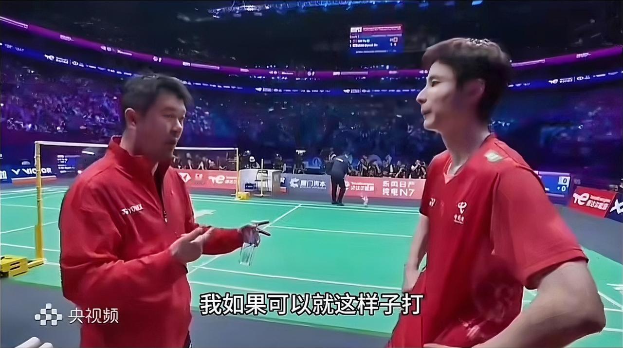 石宇奇以两局21:5暴打韩国全奕陈，这恐怕会成为他一辈子的阴影，只要起球就要捡球