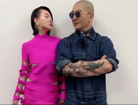 小S一家真的太奇葩了！5个月了一次都没去探望过大S一双儿女，照顾具光头还