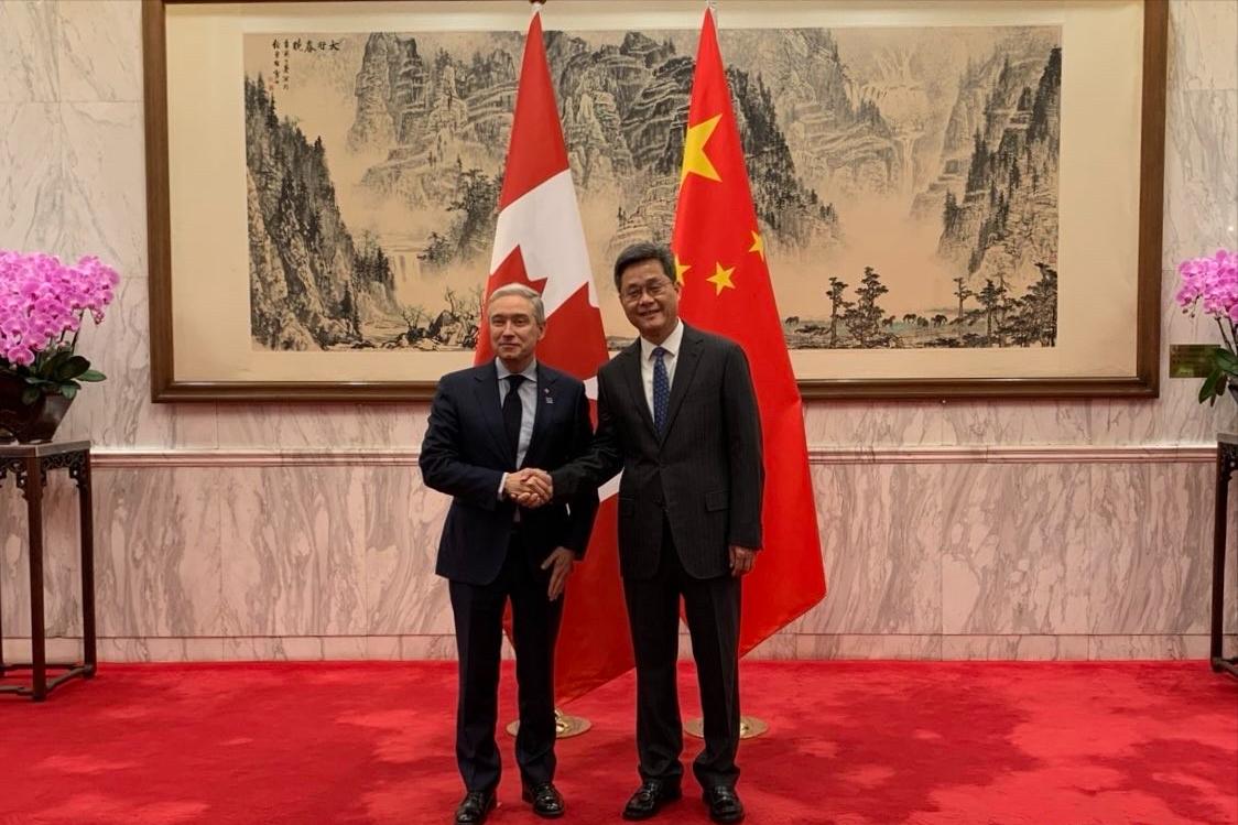 加拿大财政部长访问中国四天，从4月1号一直待到4号。然而，这事儿看在明白人