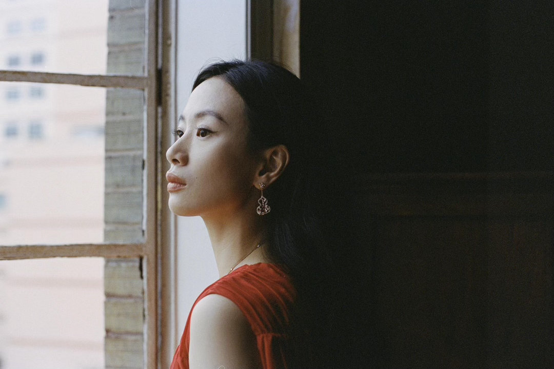 李梦早期居然是文艺小白花蜜语纪作为内地首位九零后戛纳红毯女演员，李梦早期风格清冷