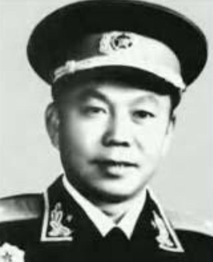 1984年3月，开国少将孔俊彪回到宁化。在县招待所，孔俊彪对时任县武装部政委的周