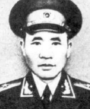 1950年，36军军长刘万春接到去北京开会的通知，他琢磨着这是要升官了，行李都没