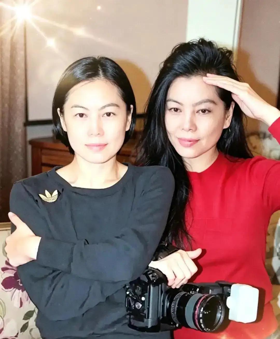 娱乐圈曾经有两位非常著名，非常高调的小三娘。这两位小三娘都和天后王菲有关。一位是