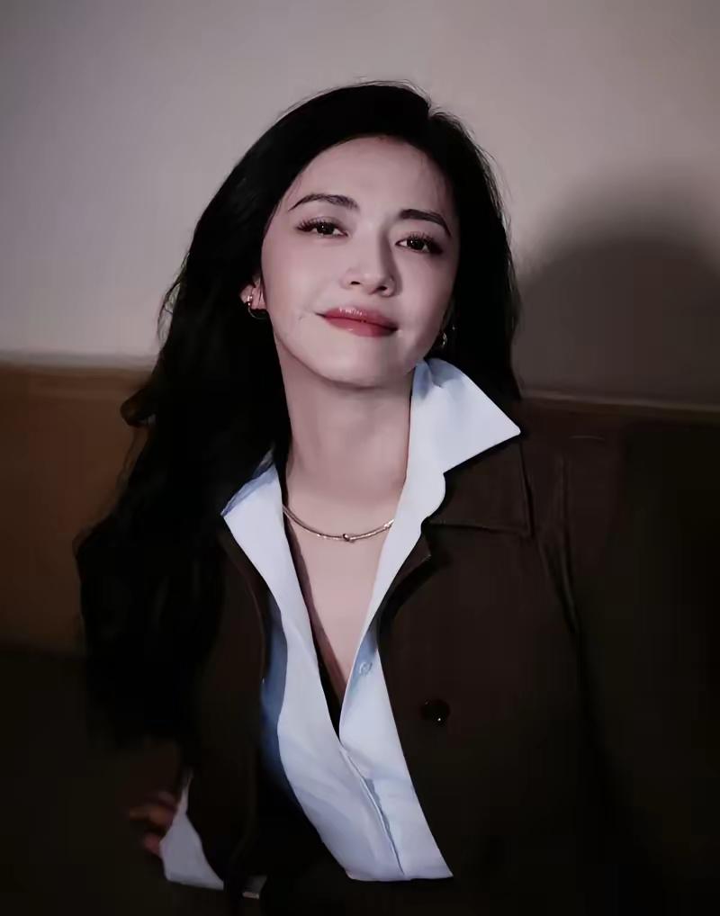 姚晨的演技确实好，人长的也非常漂亮。但很多同行都不愿意带她玩了，主要就是没