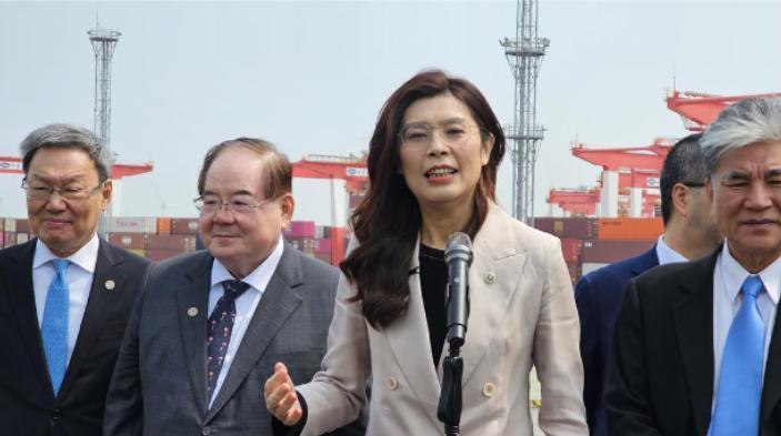 就在刚刚，中国国民党主席郑丽文发表声明，4月9日上午，郑丽文在参访上海洋