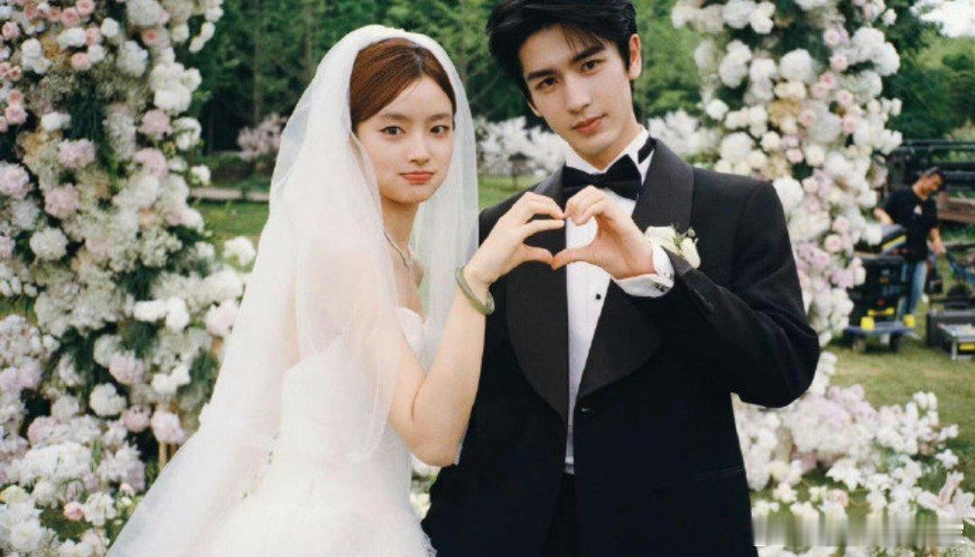 张凌赫爱你王鹤棣以爱为营赵露思许我耀眼等这些现偶剧的婚纱照也太绝了吧！每个都