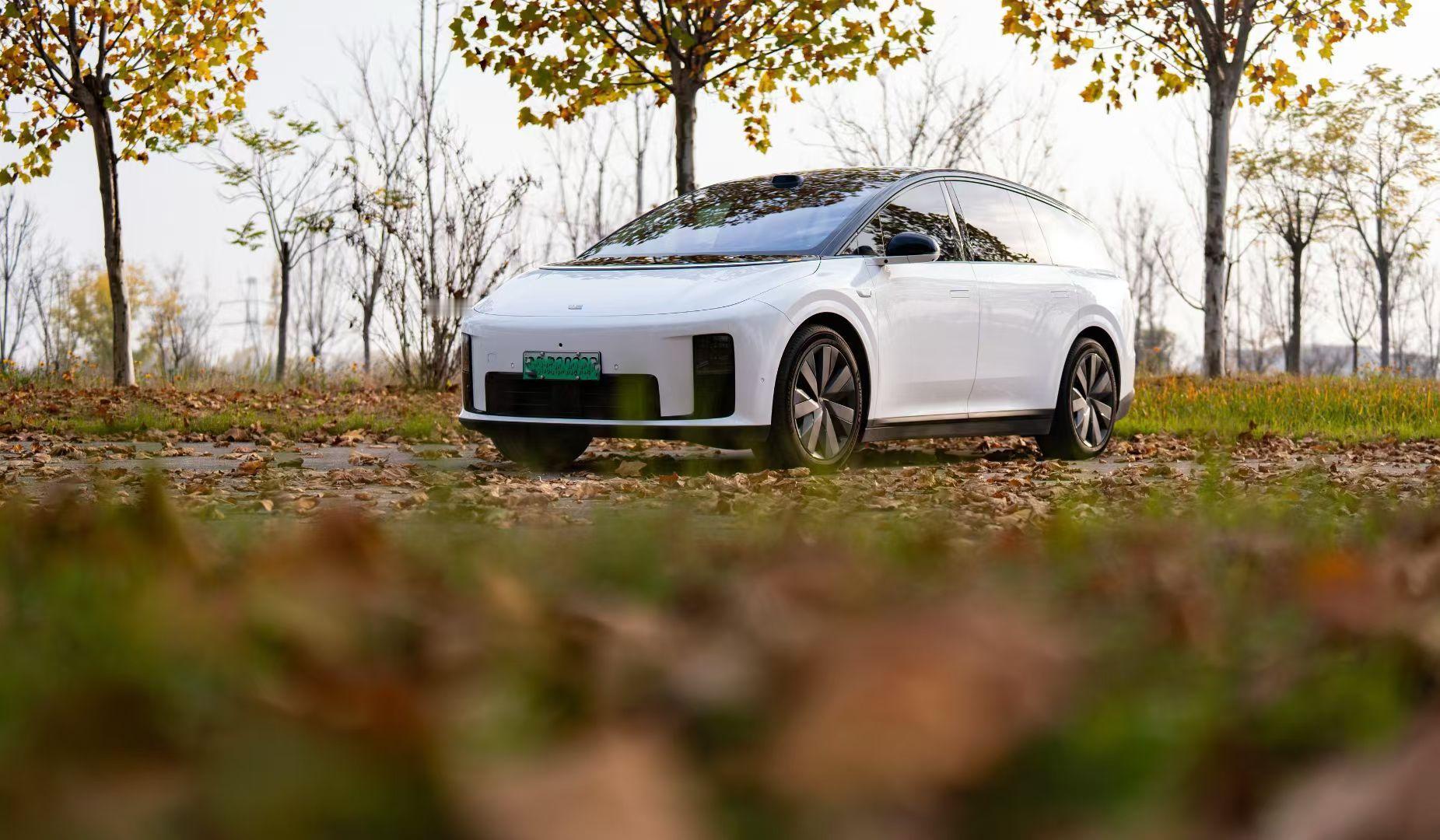 作为理想i6车主，最近真的很喜欢理想i8，越想越心水。克制的尺寸，好开好停二排