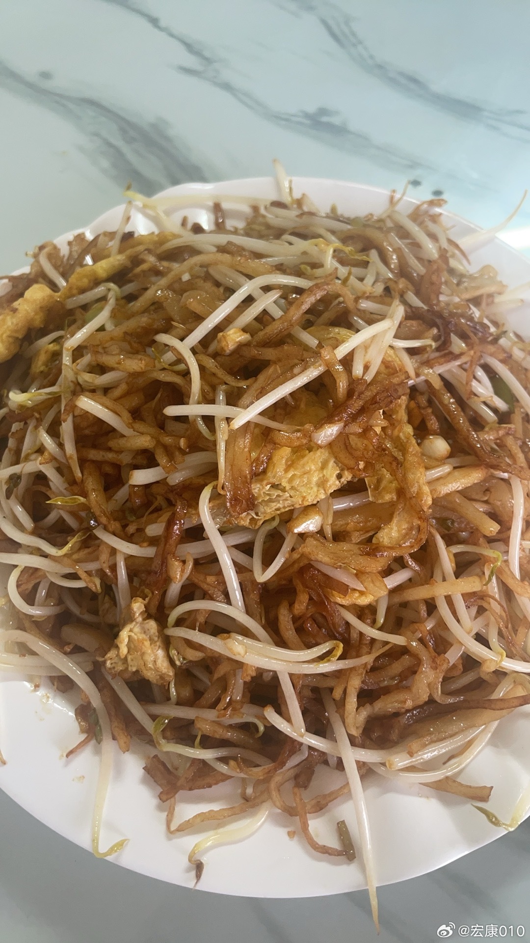 吃炒饼还得是豆芽炒的。​​​