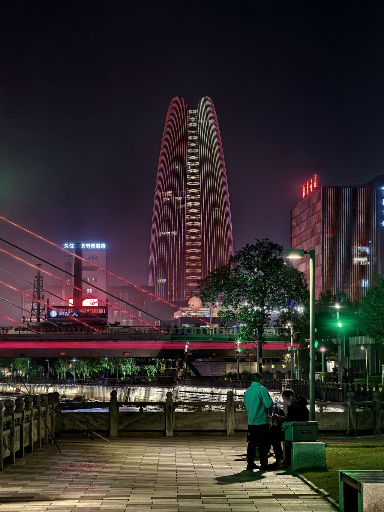 一张宁波新地标，一张直接有“宁波”俩字，足以证明了吧！