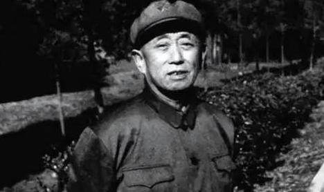 1979年郑维山生活遇困写信求助，无奈之下给老首长徐向前写去一封求助信，徐向前阅