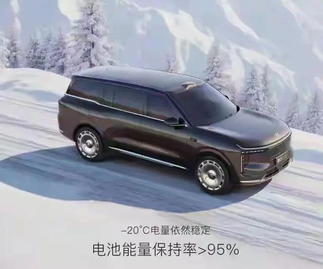 在春运返乡的漫长征途中，驾驶智己恒星超级增程，无需为续航和充电问题烦恼。以往