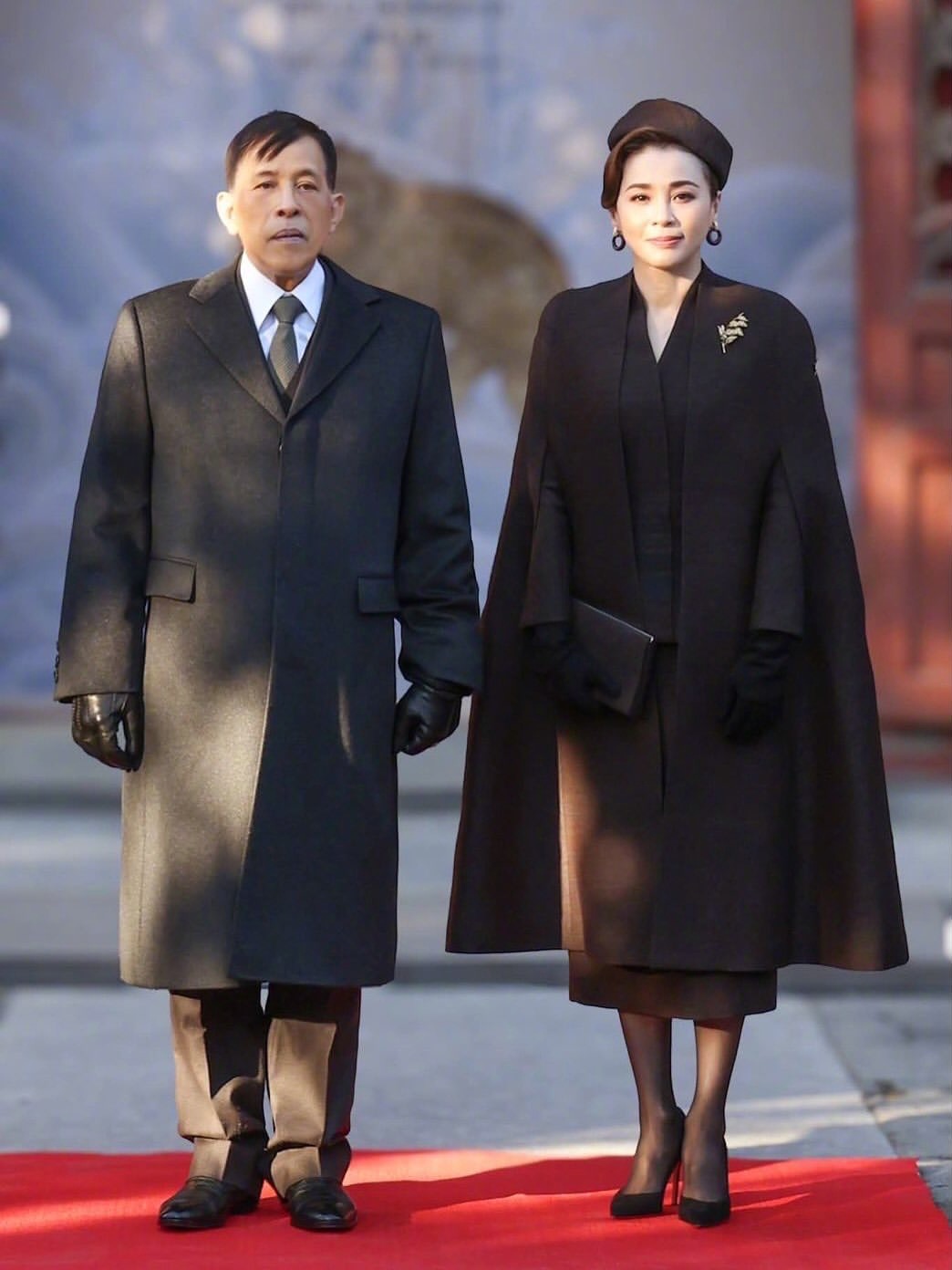 泰国国王和王后在中国。47岁的苏提达几套造型都很不错，从服装设计到妆容发型，尽显