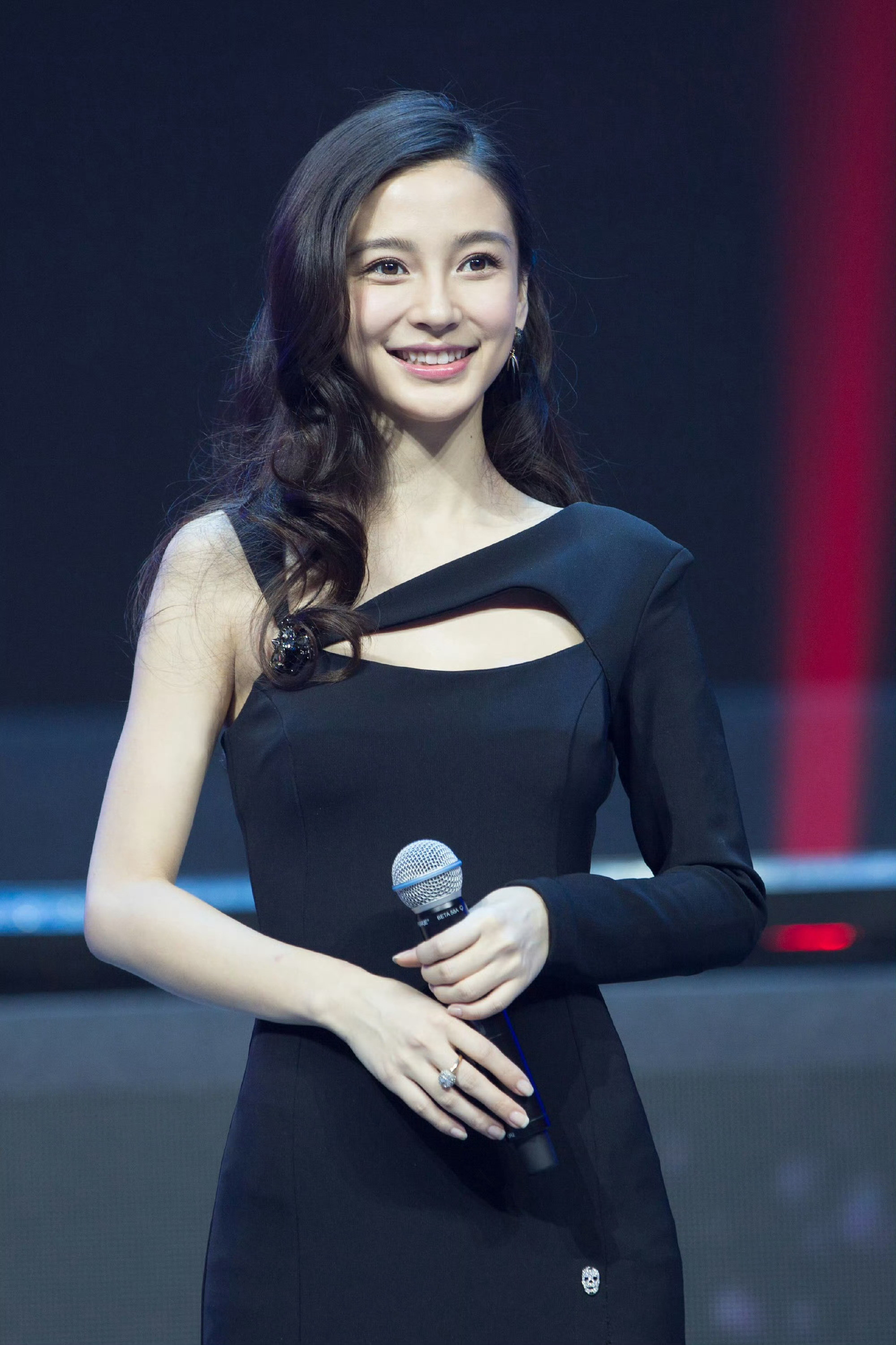 angelababy杨颖早上好呀宝贝们!将将们那边的天气如何呢