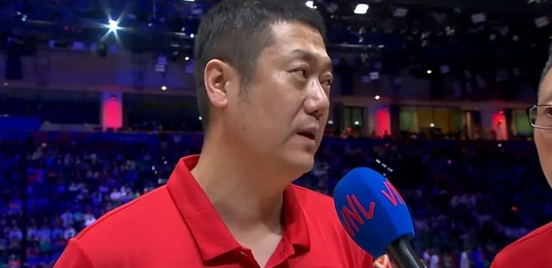 我觉得赵勇还是比蔡斌强多了，也许他的战术指导能力不算很强，但是他至少不会像蔡斌一