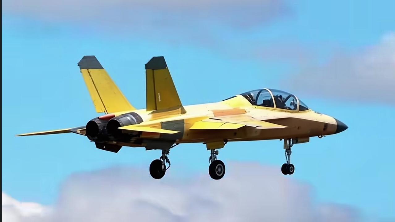 第五代隐形教练机！当别人还在纠结隐身战斗机到底怎么造的时候，咱们已经造出来了隐