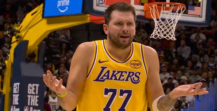 技术犯规次数排名：1、狄龙——16次（已禁赛一场）2、东契奇——15次3、