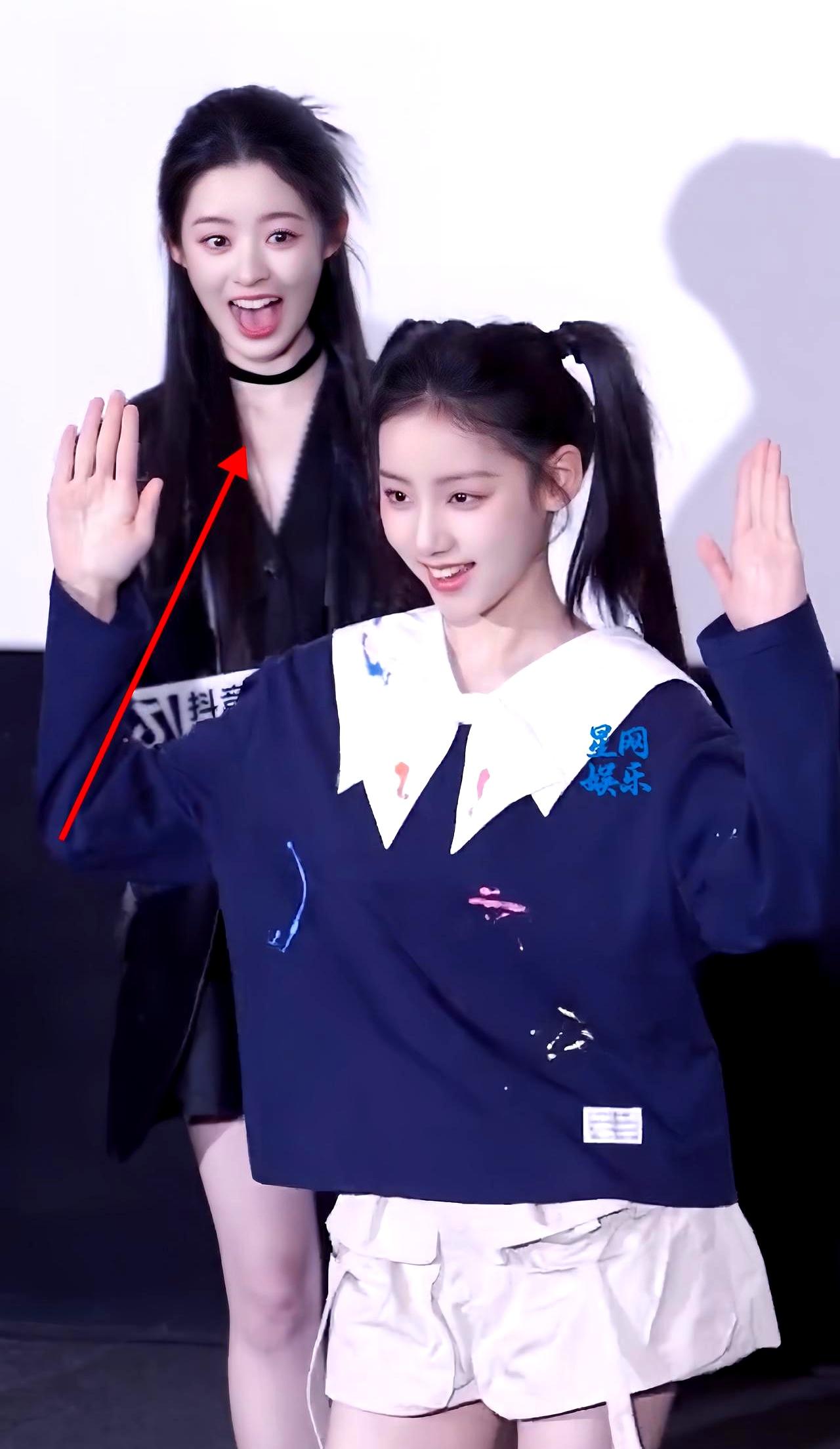 看到黄杨钿甜又站在了刘佳玺身后，我手机都差点没拿稳。说实话，14岁的妹妹跳得好