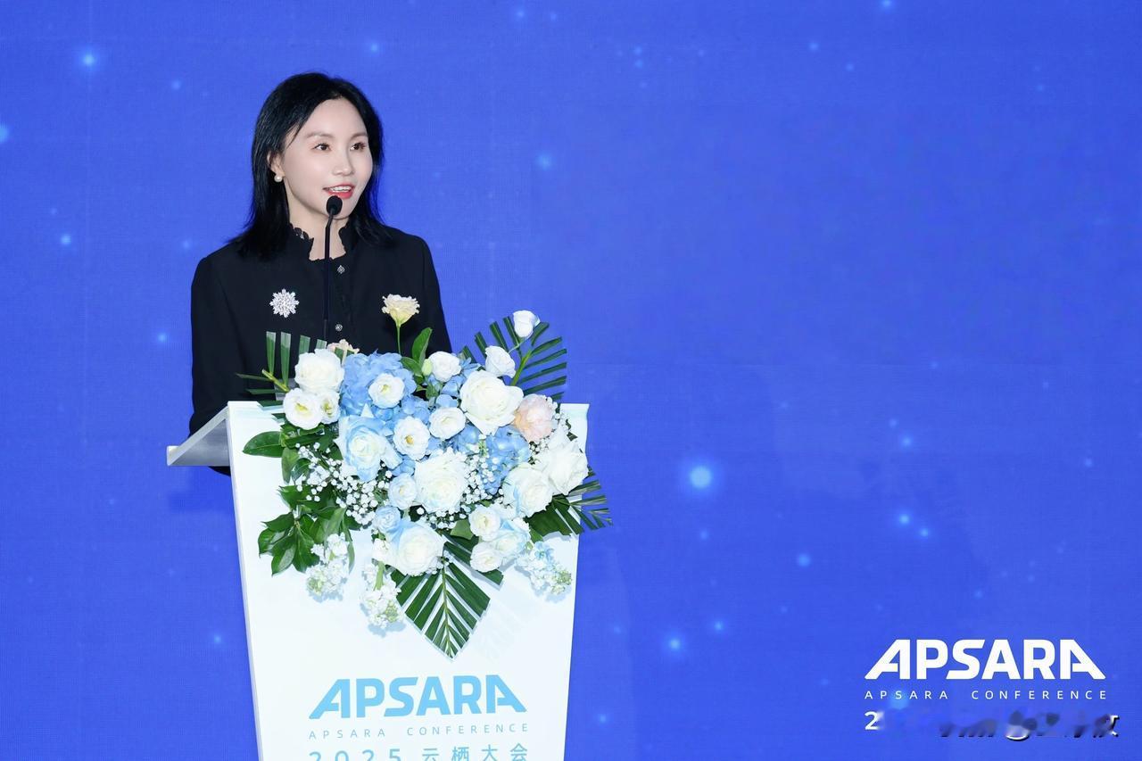 在AI时代，组织怎么别被淘汰，还能越活越好？前两天，阿里云在云栖大会上搞了个
