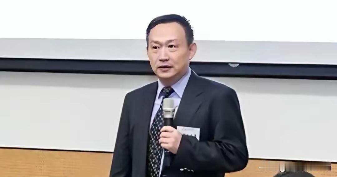 卢麒元提醒：警惕公共资源变相私有化濳藏风险　　卢麒元近期观点犀利，直指发展