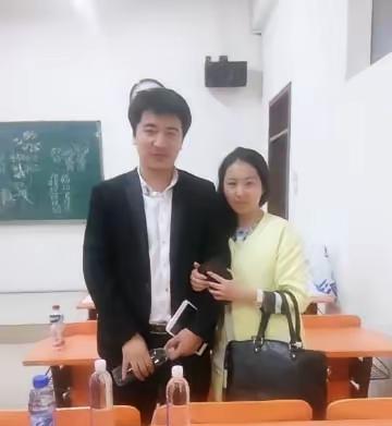 谁能想到，早就实现财富自由的张雪峰，最近竟然在公开场合疯狂“吐槽”起了自己的结发