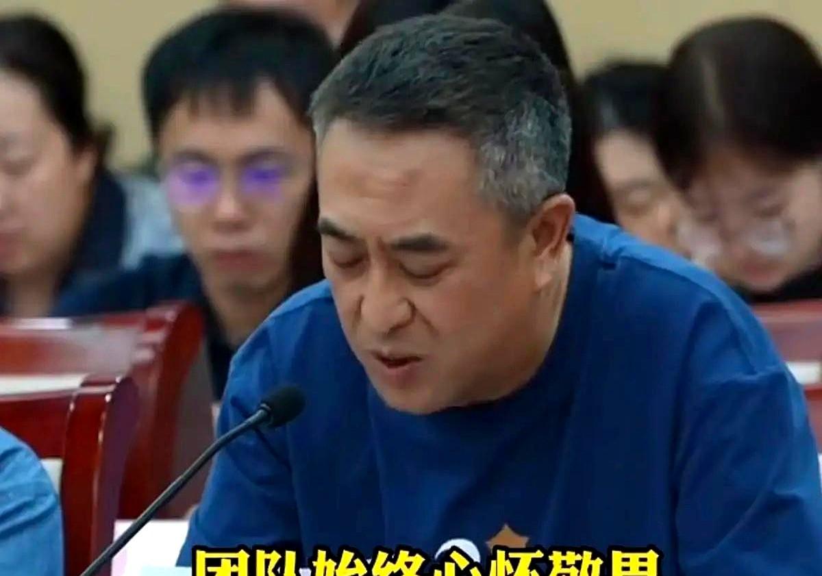 张嘉益当着刘浩存、窦骁的面，直接把话筒拿起来了。这事儿就发生在《主角》的创作