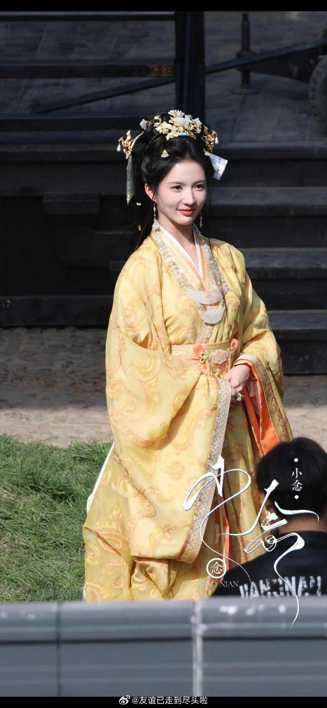 在拍古装剧女主们的衣服都是明亮颜色虞书欣田曦薇陈都灵孟子义刘些宁百花齐放