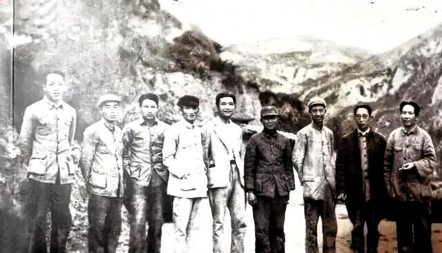 1940年，金茂岳与黎平为江青接生李讷，二人两年后结为伴侣。李讷满月时，毛主