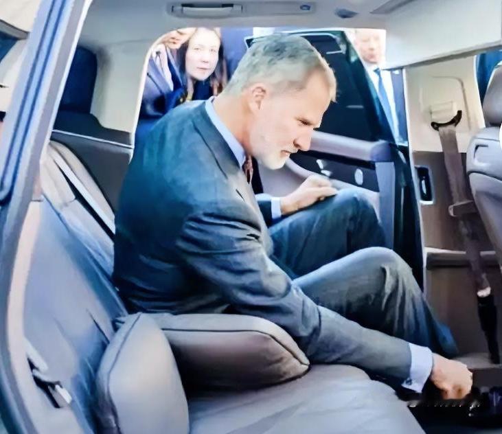 西班牙国王访华参观北汽海斯坦普北京工厂时，直接被享界S9T拿捏了，张口就夸“非常