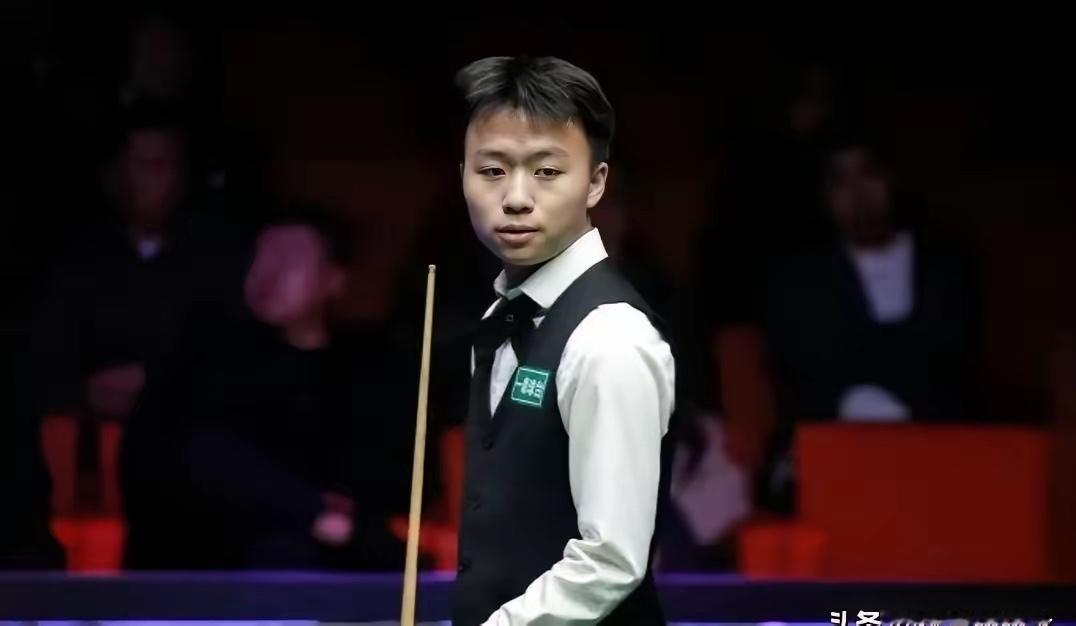 2026年斯诺克世锦赛资格赛，中国选手江俊以另外一种方式红了，黑红也是红。吐