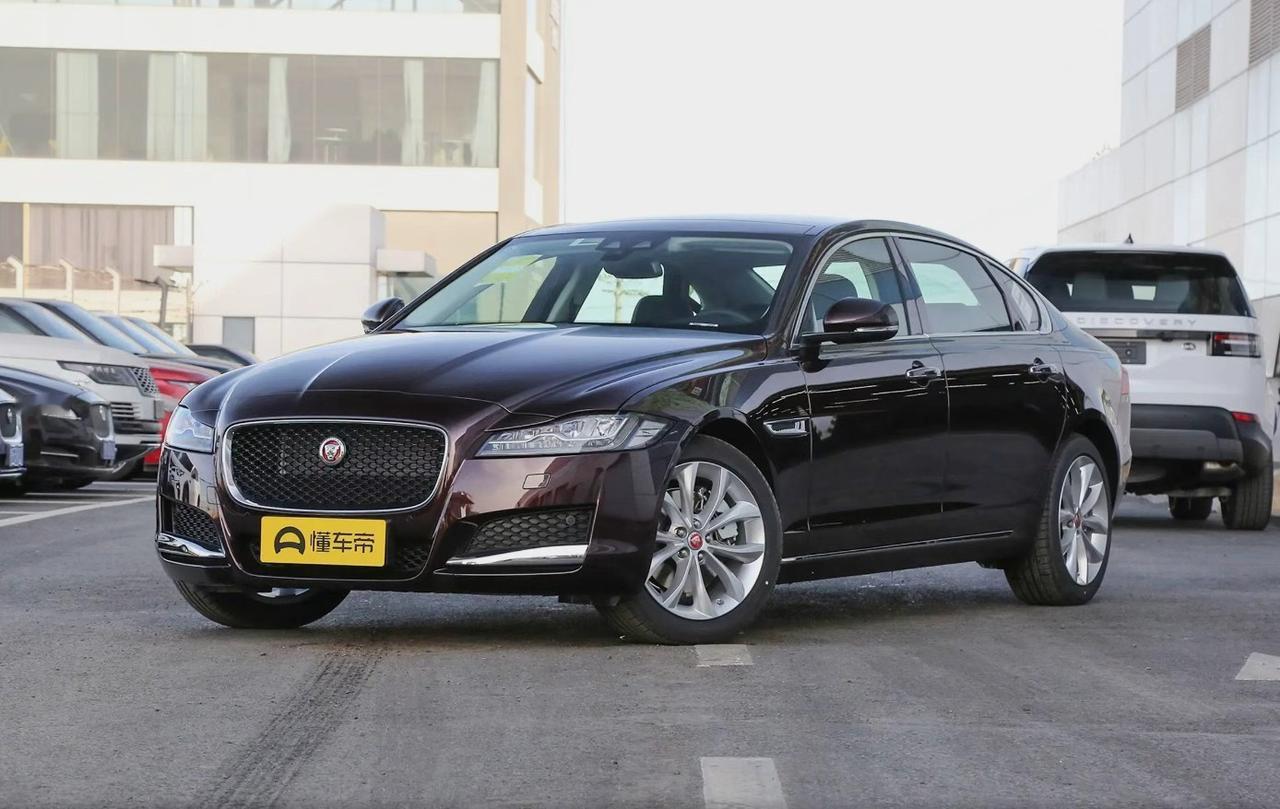 很多人第一次看到捷豹XFL，都会被它那修长的车身、优雅的溜背和那个蓄势待发的小豹