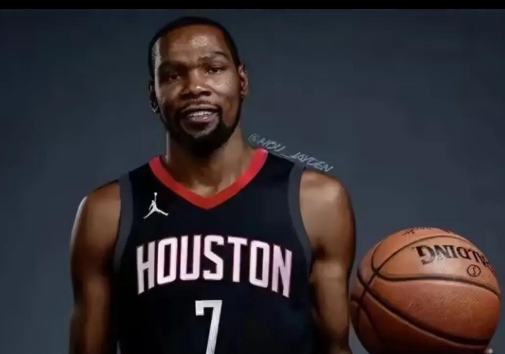 NBA重磅交易，火箭队疯了！据名记Shams报道，太阳将杜兰特交易至火箭，换来