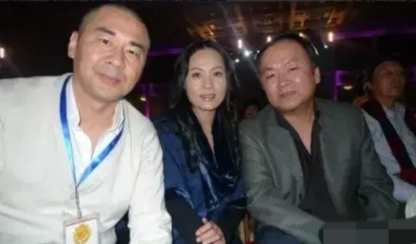 2003年，陈建斌给高希希打电话:“有个剧本挺好，有人愿意投资，我向投资方推荐你