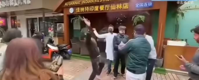 南京这回给全国打了个样，必须点赞。6月12日傍晚，南京仙林大学城一条临街人行
