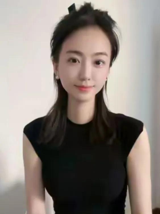 恒大落幕，白珊珊现状如何？提起恒大集团的跌宕沉浮，曾风光无限的恒大歌舞团始终是