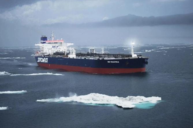 很多人以为特朗普抢的是180万桶油。错！他真正想抢走的，是全球能源贸易对“人民币