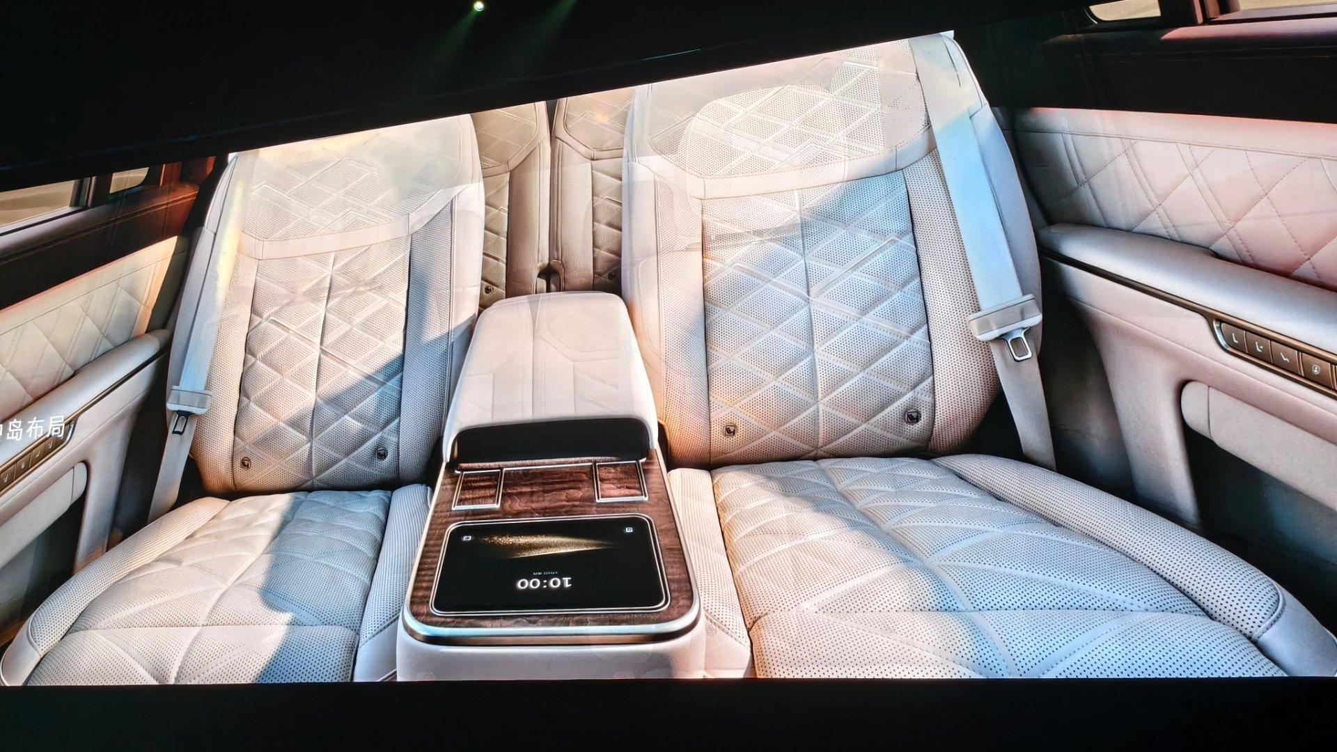 蔚来ES9车厢很有质感多层次的氛围灯，很好烘托座舱的细节这次蔚来在ES9做了很多