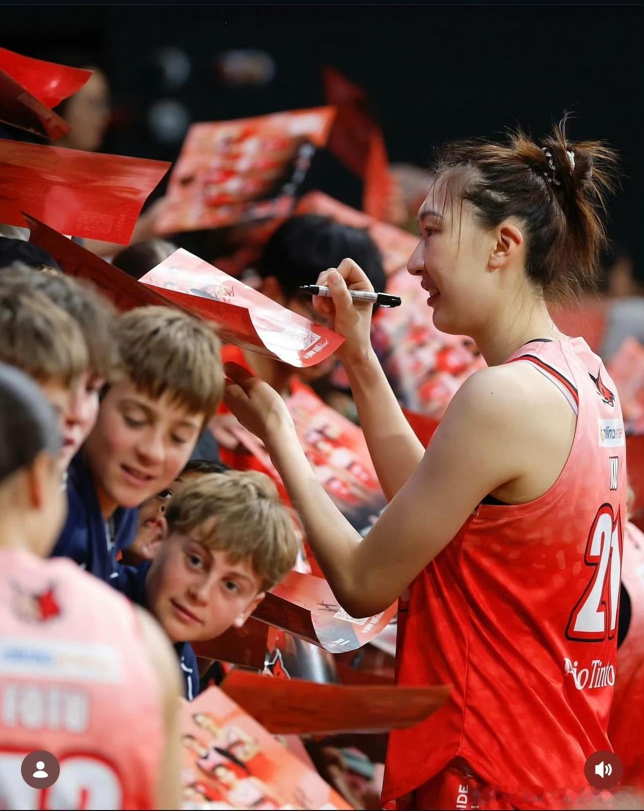 韩旭为球队打破主场上座记录职业女篮联赛的成功就是要做到商业化，而在韩旭所在W