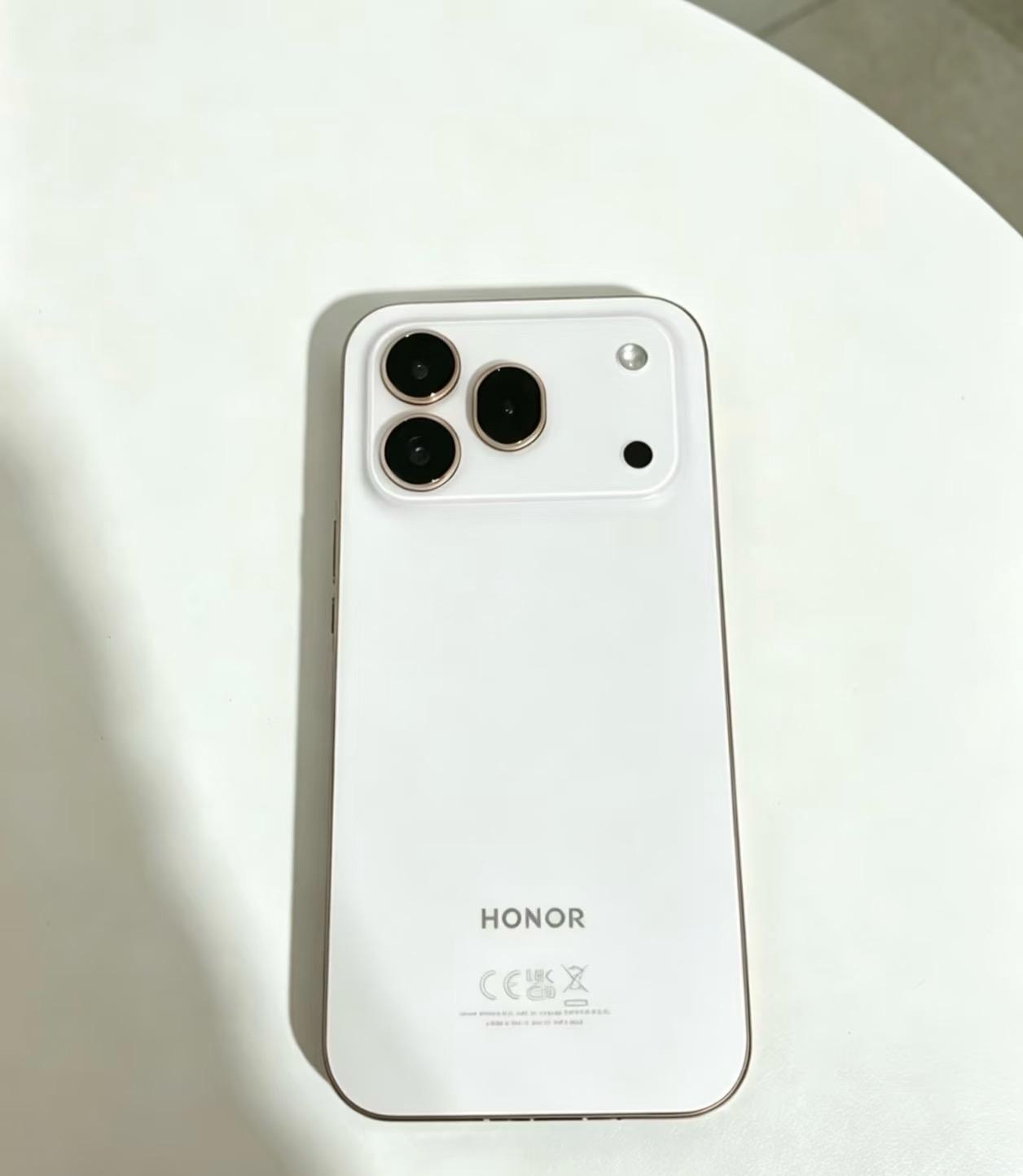 荣耀600这质感感觉超越iPhone了荣耀600Pro玩了有一周了，只能说荣