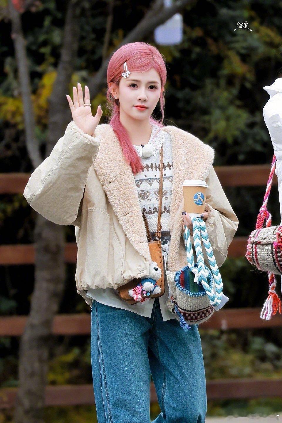 好可爱的小公主！｜白鹿[比心]​​​