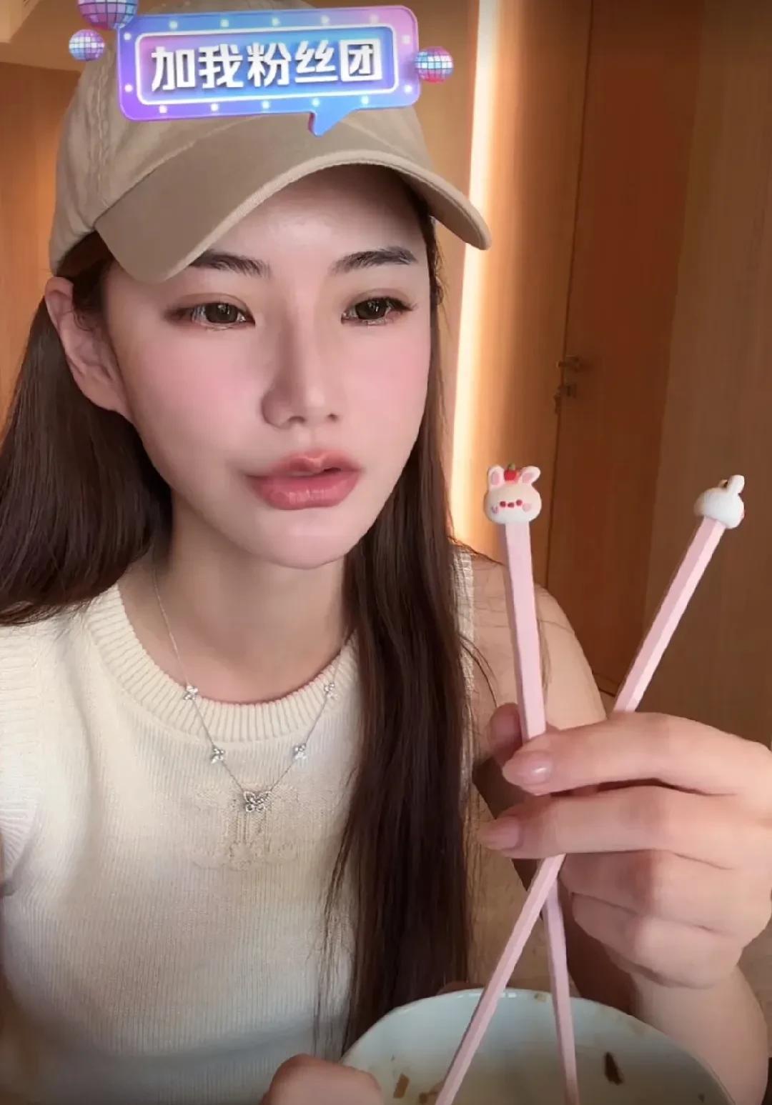最近马筱梅经历怀孕风波，又是呕吐，又是饭量大增，所以网友猜测这是早孕